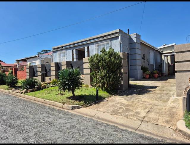 4 BEDROOM HOUSE FOR SALE IN NEWCLARE